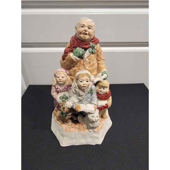 United Design Legend of Santa Claus Christmas Carolers Sculpture #336 "Read" - Picture 3 of 13